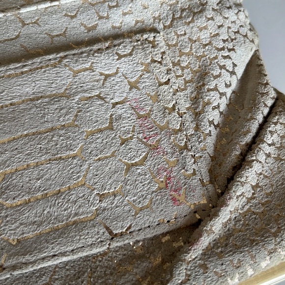 HOBO LAUREN CLUTCH WALLET-GOLD FILIGREE EXOTIC - Picture 7 of 11